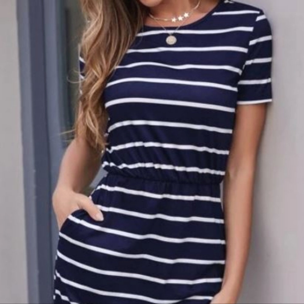 NWOT!! SHEIN Women's Dress w/ Pockets!